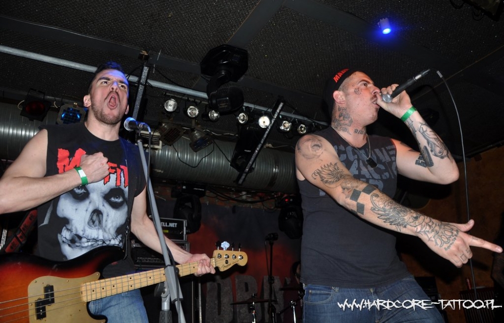 devil_in_me_20110322_1590856538